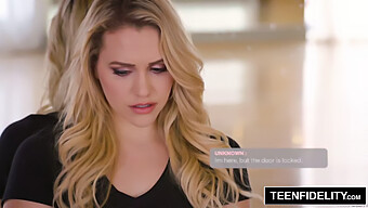 Kemahiran Memeras Ugut Mia Malkova Dipamerkan Dalam Video Remaja Ini