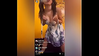 Pertunjukan Webcam Amatur Secara Langsung Dengan Seorang Latina Muda